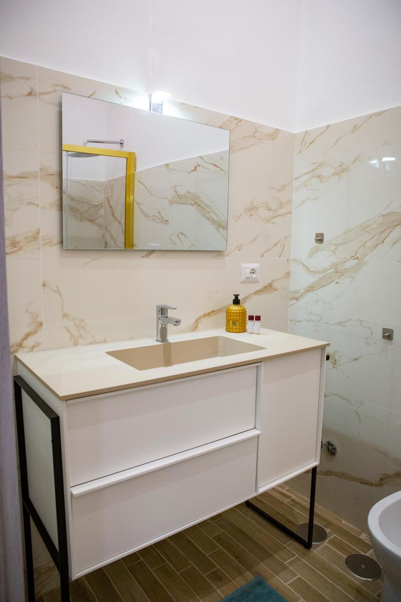 Bed and Breakfast Napoli Skyport Екстер'єр фото